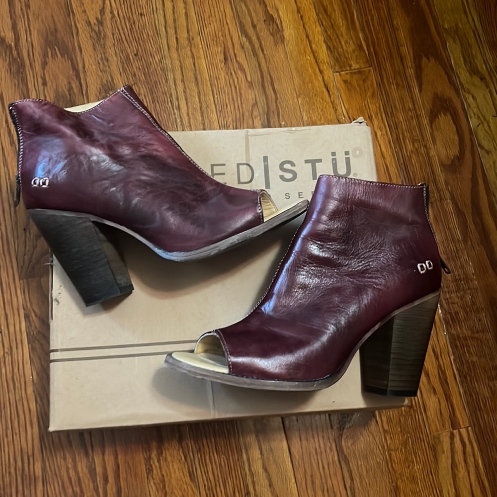 Preloved size 10 bed Stu dark scarlet, rustic booties. Original price $220.